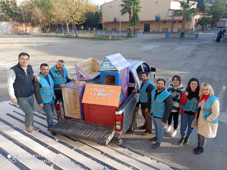 Siverek’te Sokak Hayvanları İçin Kulübeler Yapıldı