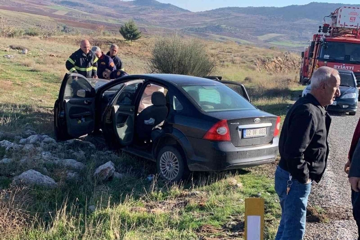 Gaziantep’te 2 Otomobil Kafa Kafa Çarpıştı: 3 Yaralı