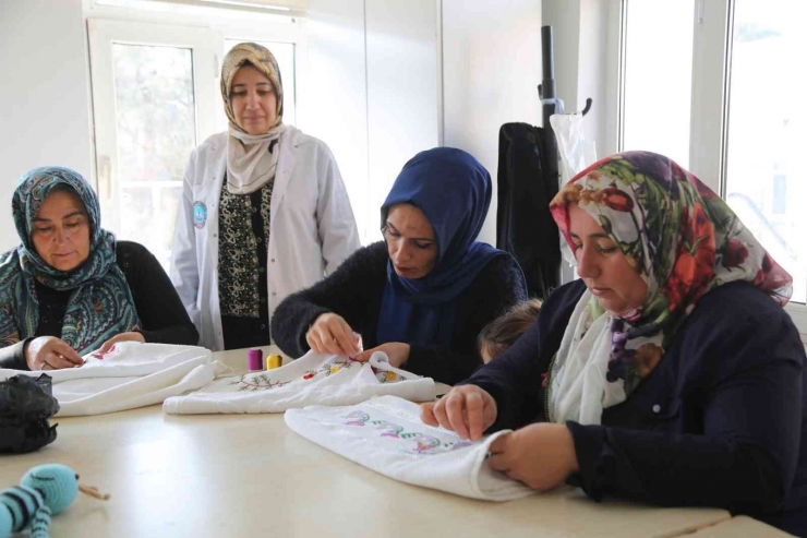 Kadın Destek Merkezleri Yediden Yetmişe Hizmet Veriyor