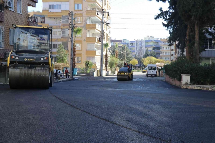 Haliliye’de Yollar Sıcak Asfalt Ve Parke Çalışmalarıyla Yenileniyor