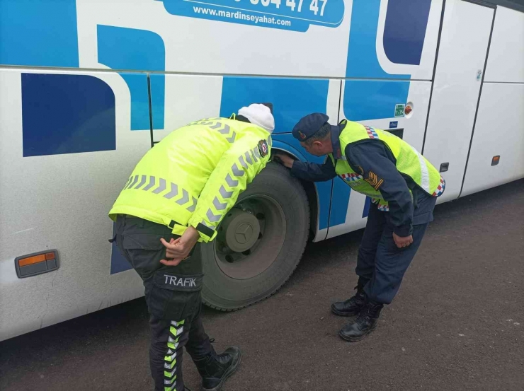 Şanlıurfa’da Kış Lastiği Uygulamasında Sürücülere Ceza Yağdı