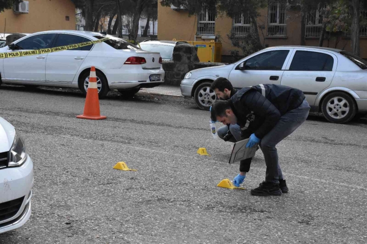 Sokak Ortasında Silahlı Saldırıya Uğrayan Kişi Hayatını Kaybetti