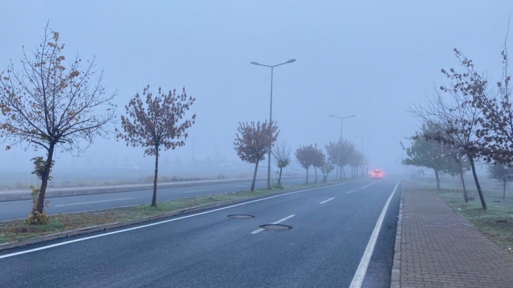 Diyarbakır’da 4 Gündür Etkili Olan Sis Nedeniyle Uçak Seferleri İptal Edildi