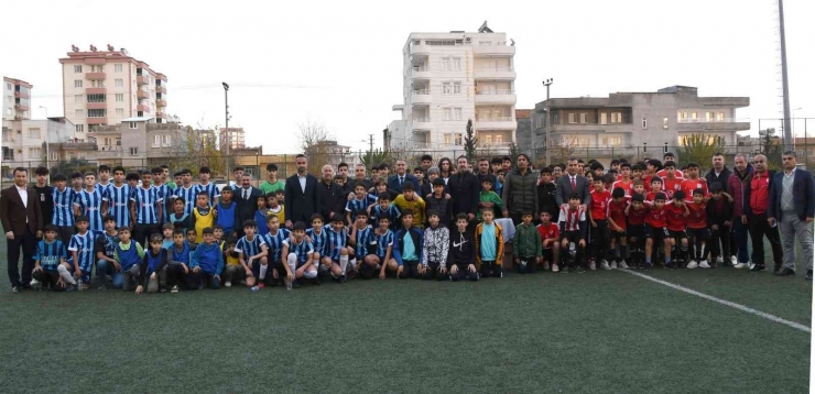 Hayırsever İşadamından Sporculara Malzeme Desteği