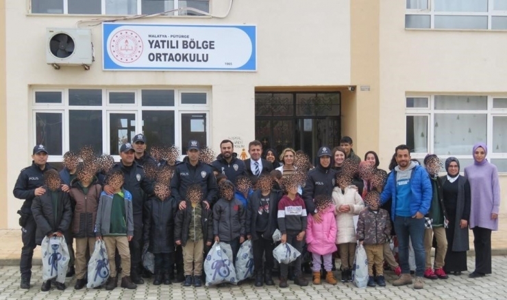 Malatya Polisinde Öğrencilere Anlamlı Yardım