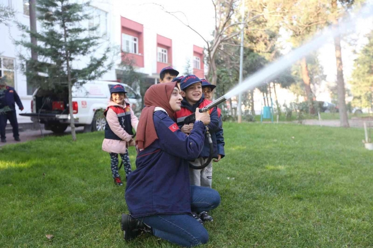 Gaziantep İtfaiyesi Minikleri Ağırladı