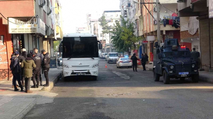 Diyarbakır Merkezli Terör Operasyonu: 14 Gözaltı