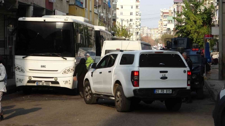 Dbp Bağlar İlçe Binasında Çok Sayıda Doküman Ve Materyale El Konuldu