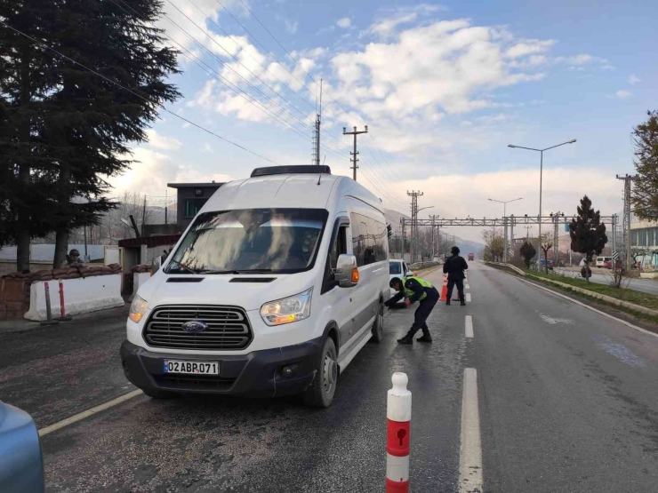 Jandarmadan Malatya’da Kış Lastiği Denetimi