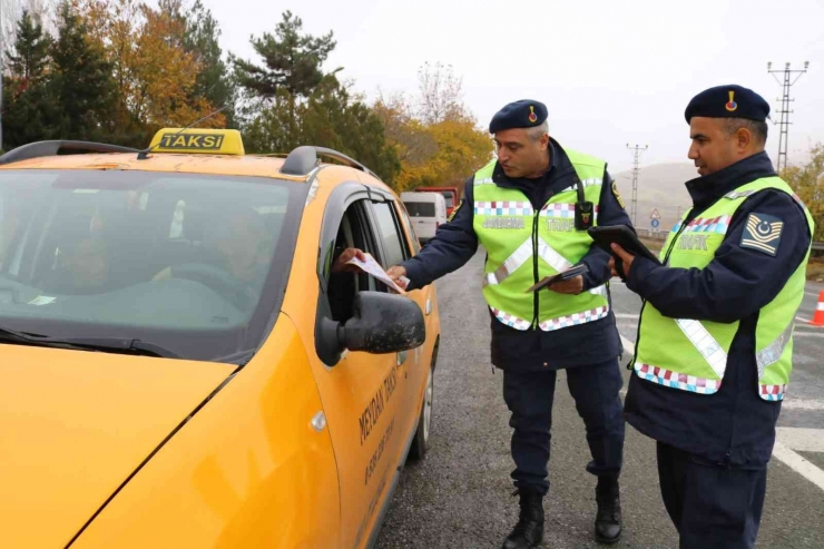 Jandarmadan Malatya’da Kış Lastiği Denetimi