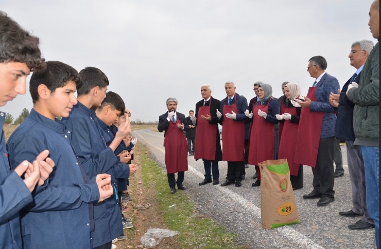 Malatya’da Öğrenciler Buğday Ekimi Yaptı