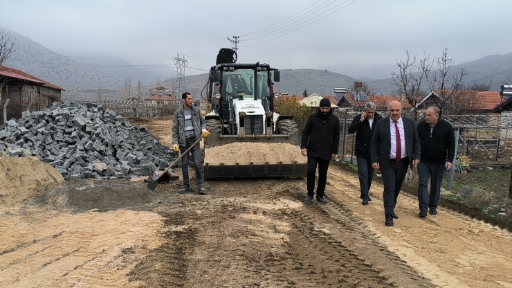 Doğanşehir’de Kilitli Parke Taş Çalışmalarına Hız Verildi