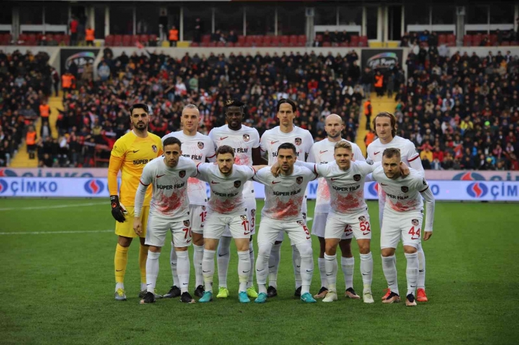 Spor Toto Süper Lig: Gaziantep Fk: 0 - Beşiktaş: 0 (maç Devam Ediyor)