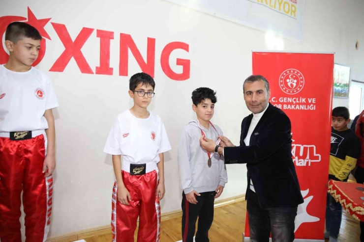 Kick Boks Şampiyonlarına Madalyaları Teslim Edildi