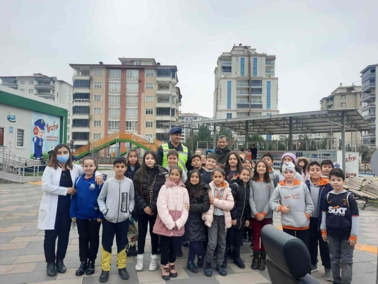 Jandarmadan Malatya’da Uygulamalı Trafik Eğitimi