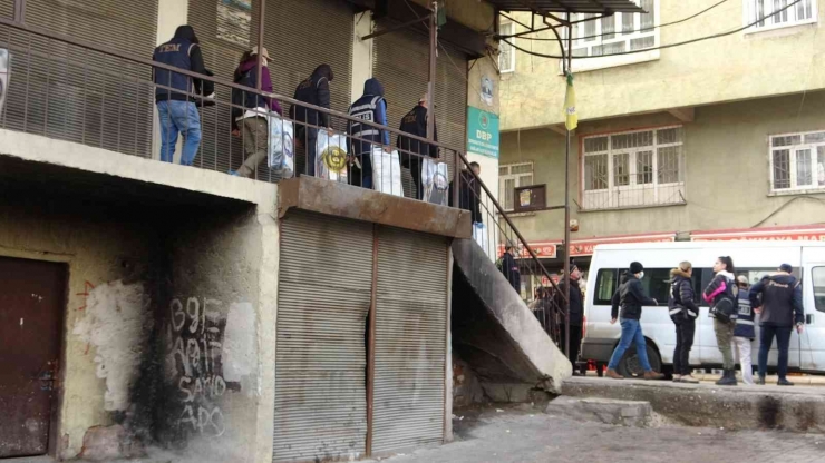 Diyarbakır Merkezli Terör Operasyonunda İki Yönetici Tutuklandı