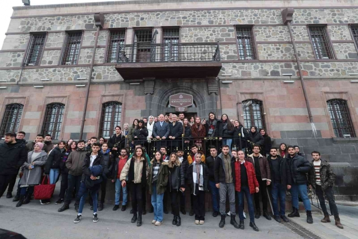 Tahmazoğlu Erzurum’da Okuyan Şahinbeyli Öğrencilerle Buluştu