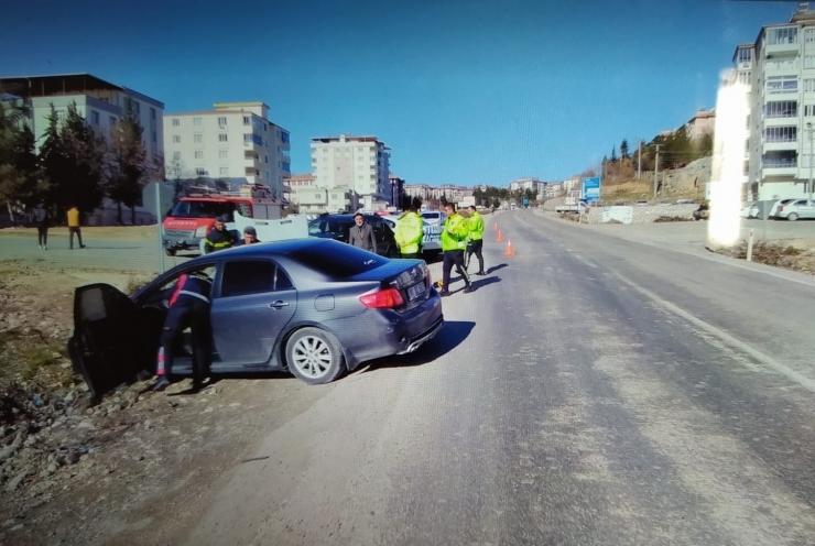 Besni’de Ki Zincirleme Kazada 1 Kişi Yaralandı