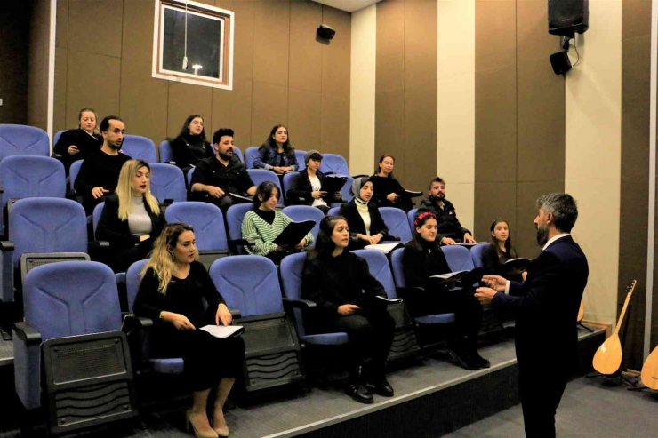 Diyarbakır’da Amatör Koro Kulakların Pasını Siliyor