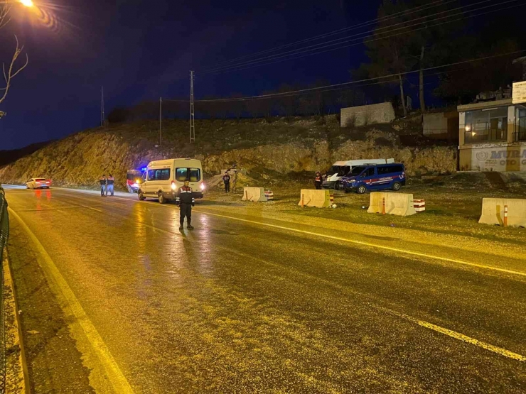 Jandarma Denetimlerinde Kaçak Alkol Ve Sigaralar Ele Geçirildi