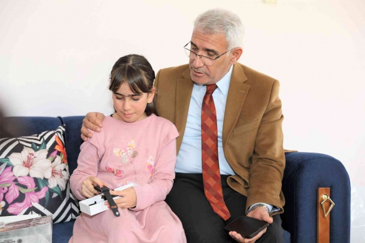Güder: “yetim Gülerse Dünya Güler”