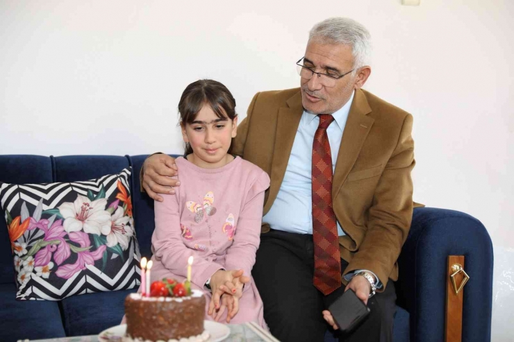 Güder: “yetim Gülerse Dünya Güler”