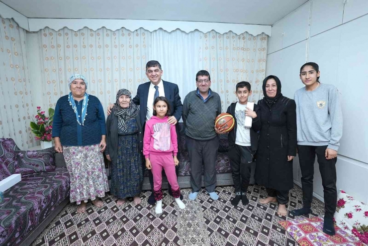 Fadıloğlu Yeni Yıla Saatler Kala 4 Hanenin Konuğu Oldu