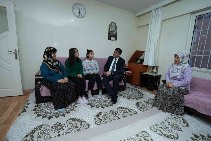 Fadıloğlu Yeni Yıla Saatler Kala 4 Hanenin Konuğu Oldu