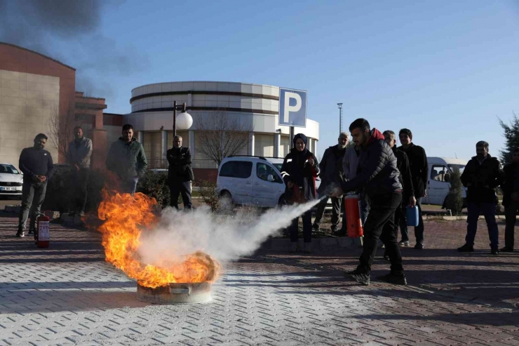 Dicle Üniversitesi Personeline Yangın Eğitimi Ve Tatbikatı