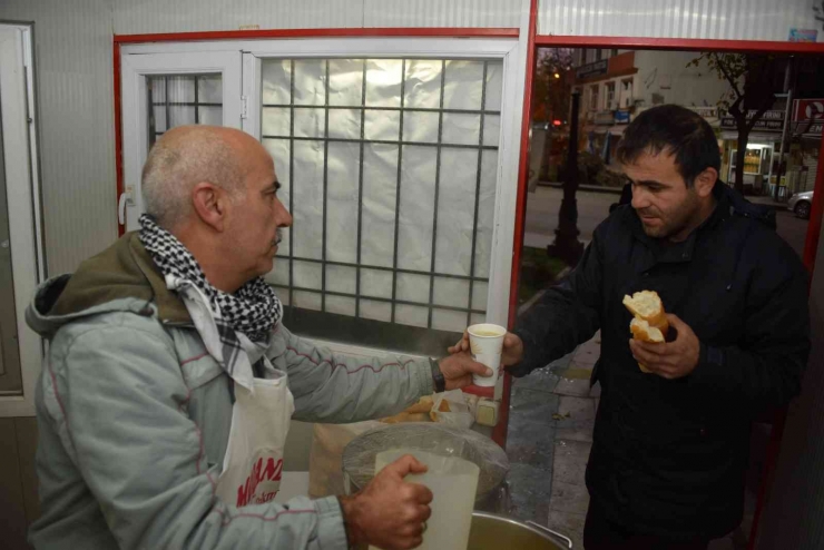 Siverek’te Vatandaşlara Sıcak Çorba İkramı