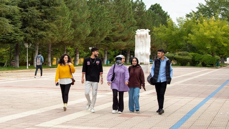 İnönü Üniversitesi Yeşil Kampüste 102 Basamak Yükseldi