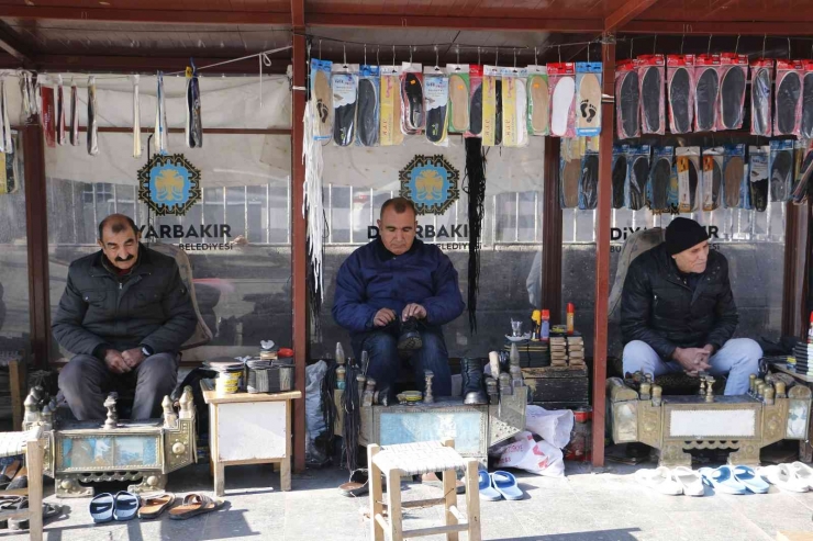 Kış Aylarında Giydiğiniz Ayakkabıya Dikkat: Sağlığınızdan Olabilirsiniz