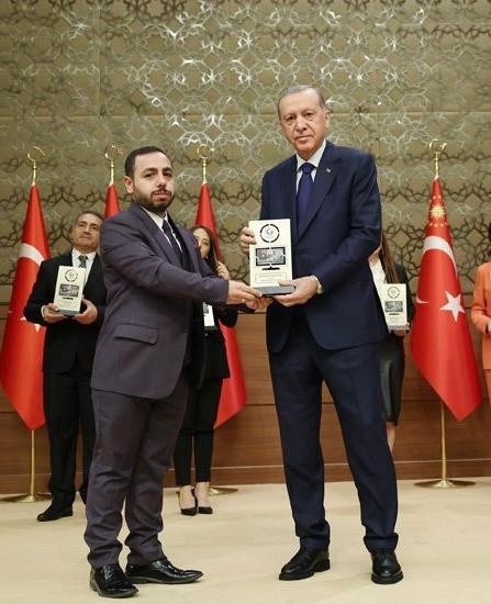 Cumhurbaşkanı Erdoğan’dan Şanlıurfa’daki İki Televizyona Ödül