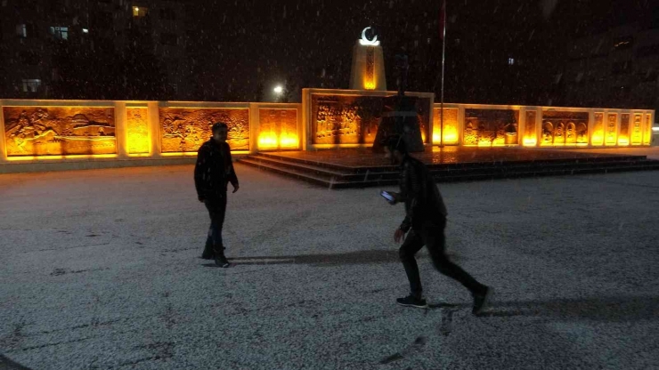 Malatya’ya Mevsimin İlk Karı Düştü