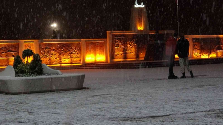 Malatya’ya Mevsimin İlk Karı Düştü