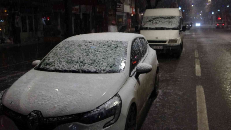 Malatya’ya Mevsimin İlk Karı Düştü