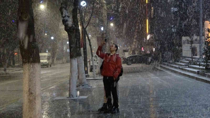 Malatya’ya Mevsimin İlk Karı Düştü