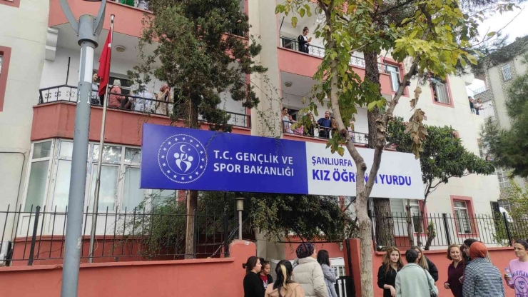 Yurtta Nakil İddiası Kız Öğrencileri Sokağa Döktü