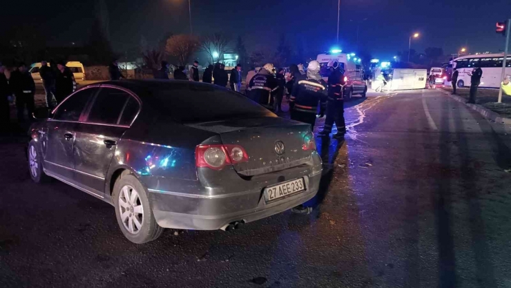 Gaziantep’te Otomobille Çarpışan İşçi Servisi Devrildi: 2’si Ağır 10 Yaralı