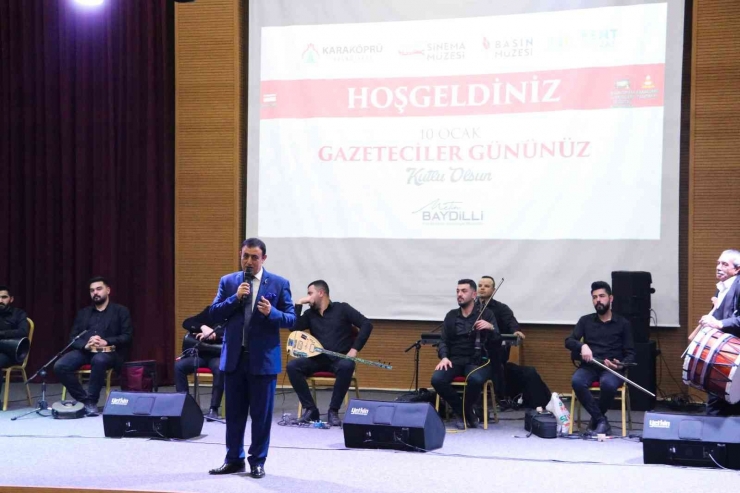 Sanatçı Mahmut Tuncer Gazetecileri Coşturdu