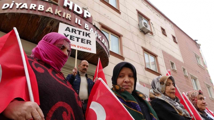 Ailelerin Evlat Nöbeti Bin 230 Gündür Kararlılıkla Devam Ediyor