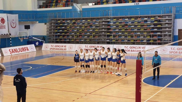 Kolej Vakfı Genç Kızlar Voleybol Takımı Türkiye Yarı Finallerinde