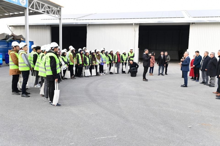 Öğrenciler, Ambalaj Atıkları Toplama Ayırma Merkezi’ni İnceledi