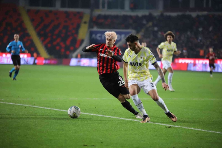 Spor Toto Süper Lig: Gaziantep Fk: 0 - Fenerbahçe: 1 (ilk Yarı)