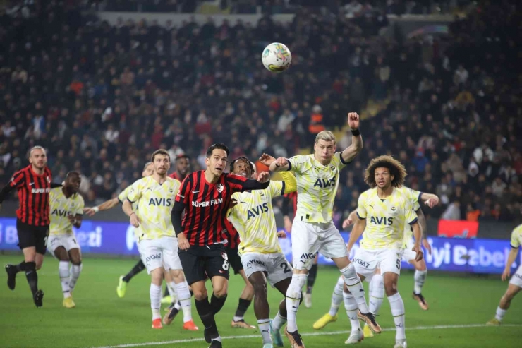 Spor Toto Süper Lig: Gaziantep Fk: 0 - Fenerbahçe: 1 (ilk Yarı)