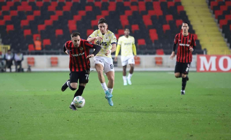 Spor Toto Süper Lig: Gaziantep Fk: 0 - Fenerbahçe: 1 (ilk Yarı)