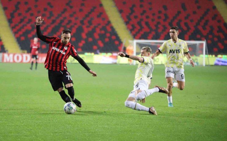 Spor Toto Süper Lig: Gaziantep Fk: 0 - Fenerbahçe: 1 (ilk Yarı)