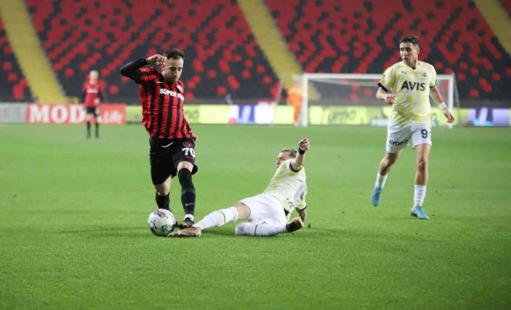 Spor Toto Süper Lig: Gaziantep Fk: 0 - Fenerbahçe: 1 (ilk Yarı)