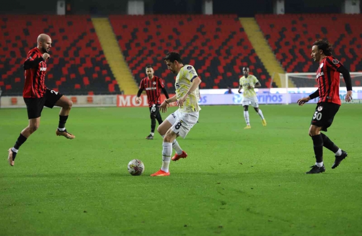 Spor Toto Süper Lig: Gaziantep Fk: 0 - Fenerbahçe: 1 (ilk Yarı)