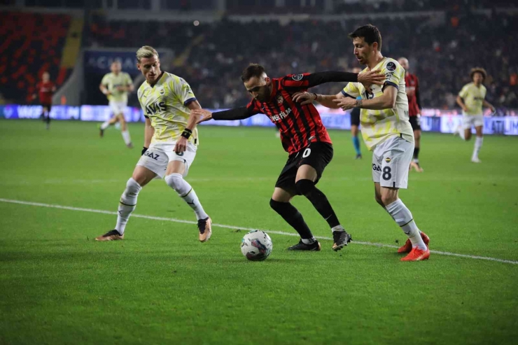 Spor Toto Süper Lig: Gaziantep Fk: 0 - Fenerbahçe: 1 (ilk Yarı)